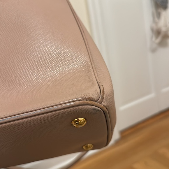 Prada Saffiano Lux Tote in Cammeo. - Picture 8 of 15